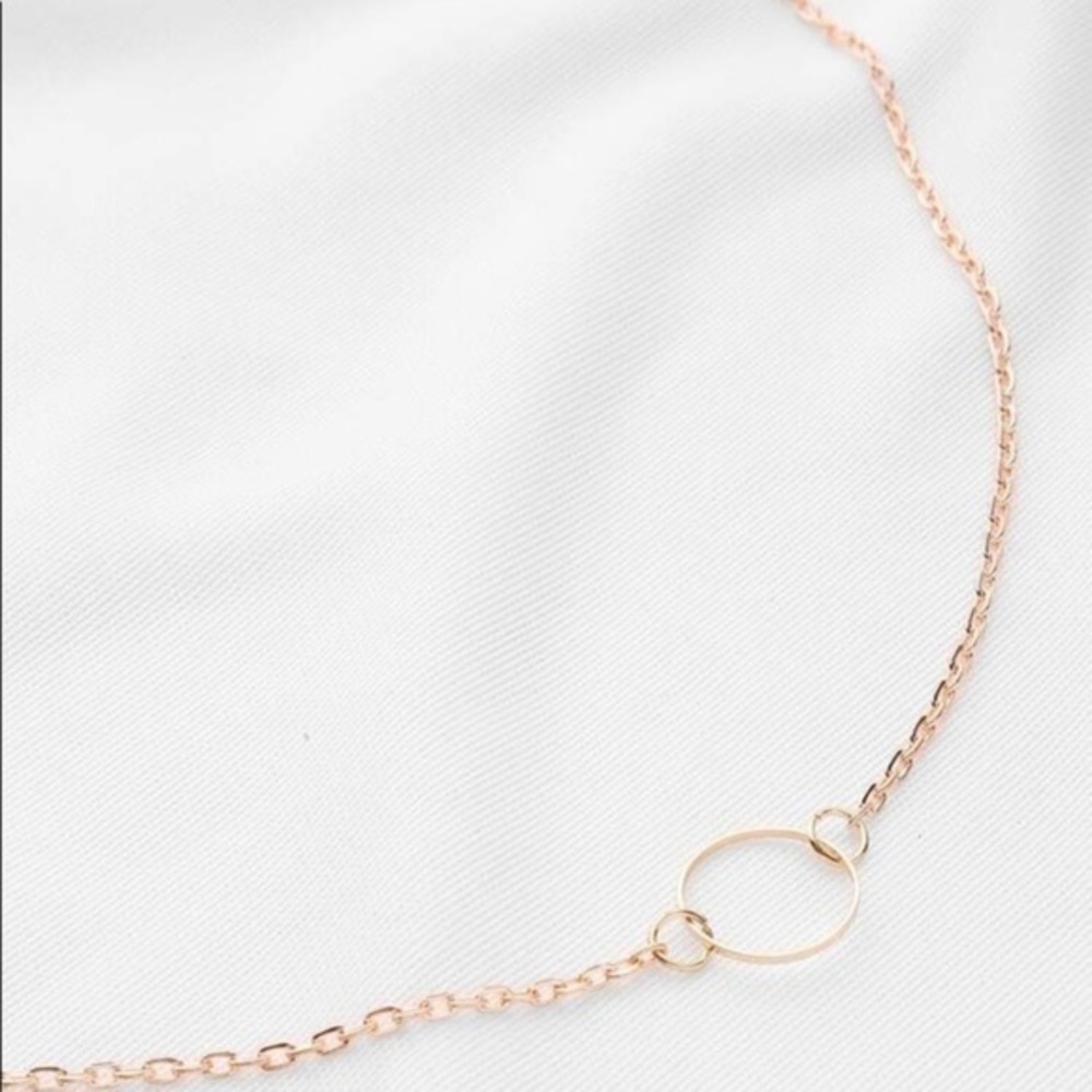 3/$30 💛 Simple Loop Necklace - Picture 3 of 4